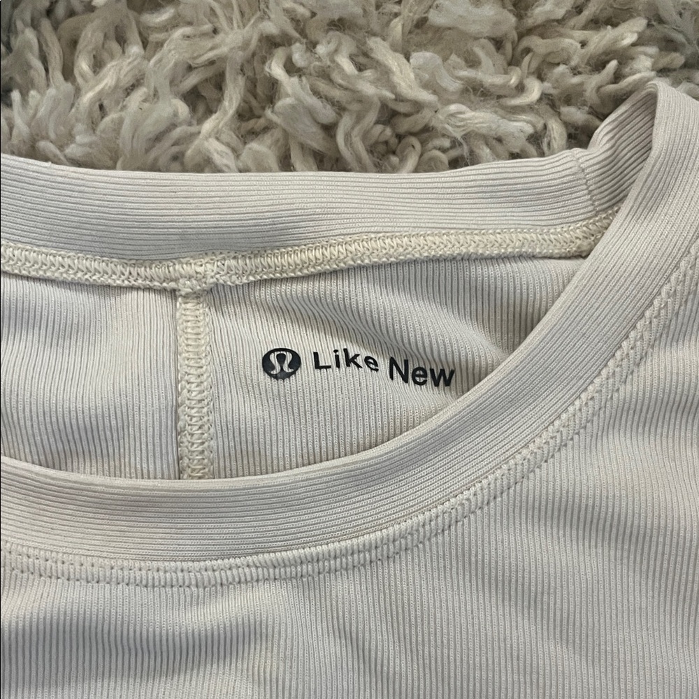 Lululemon PRE-OWNED Cream Long Sleeve Crop Top - Picture 2 of 4